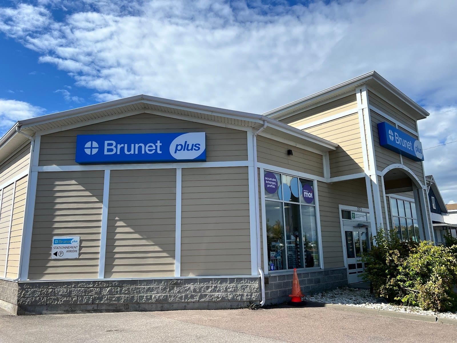 Brunet G. Viens-Larouche, D. Lesage, A. Roy et M. Tremblay, pharm. prop. (photo: Daniel Cadieux, via Google)