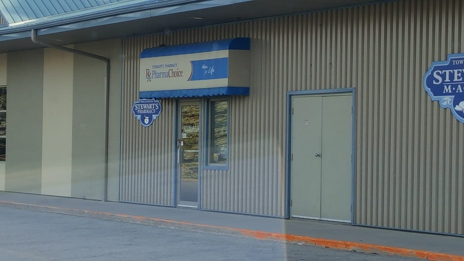 Stewart's Pharmacy (photo: Scuba Meer, via Google)