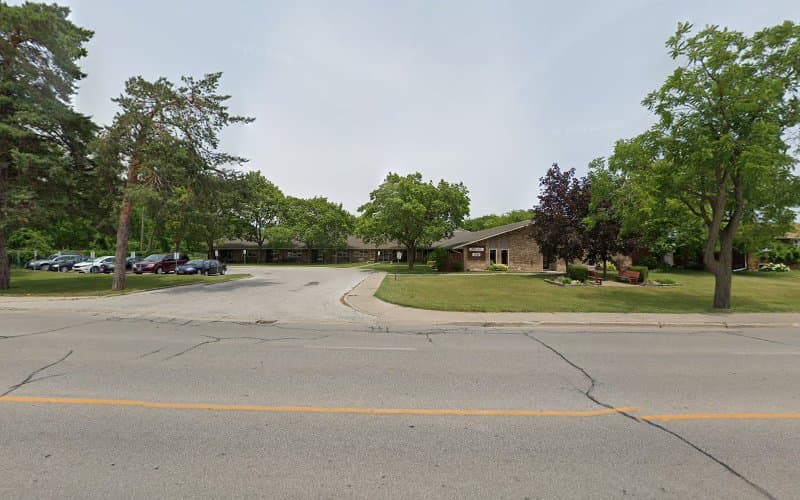 Pineview Apartments - Photo 1