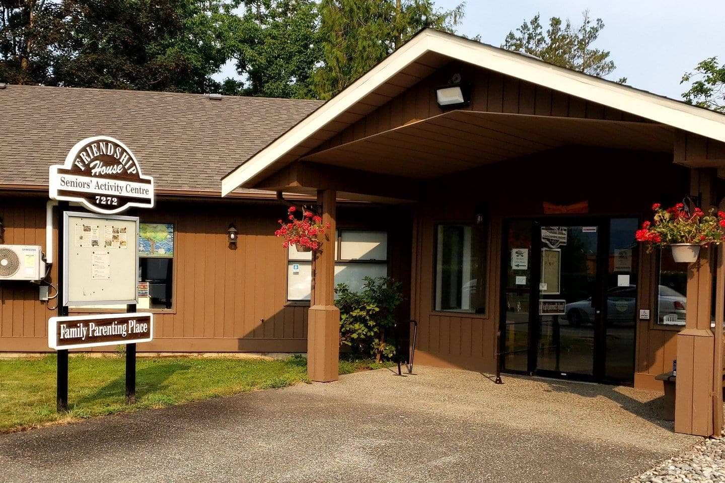 SeniorHome.ca - Friendship House Seniors Activity Centre