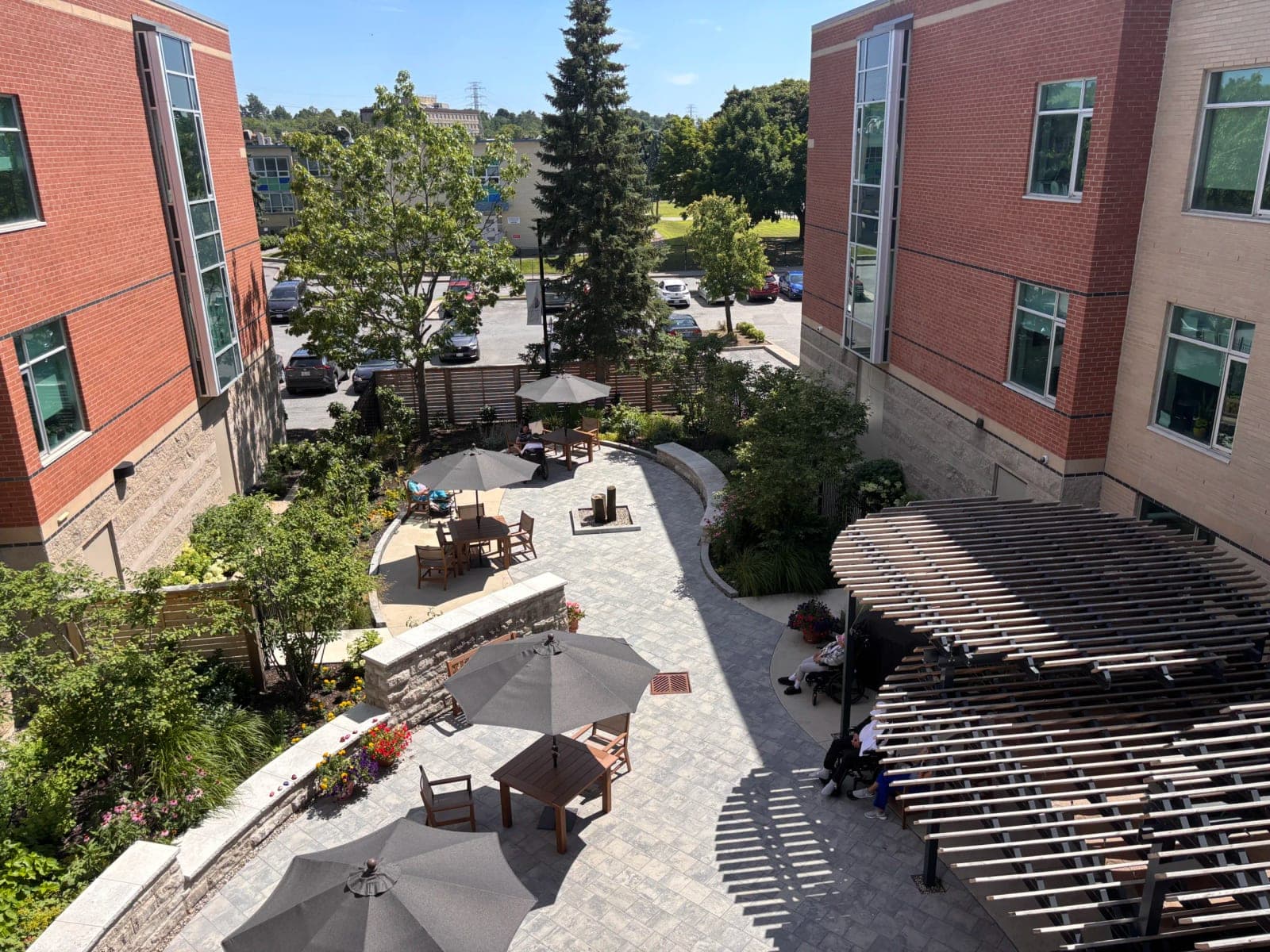 SeniorHome.ca - HILLEL LODGE