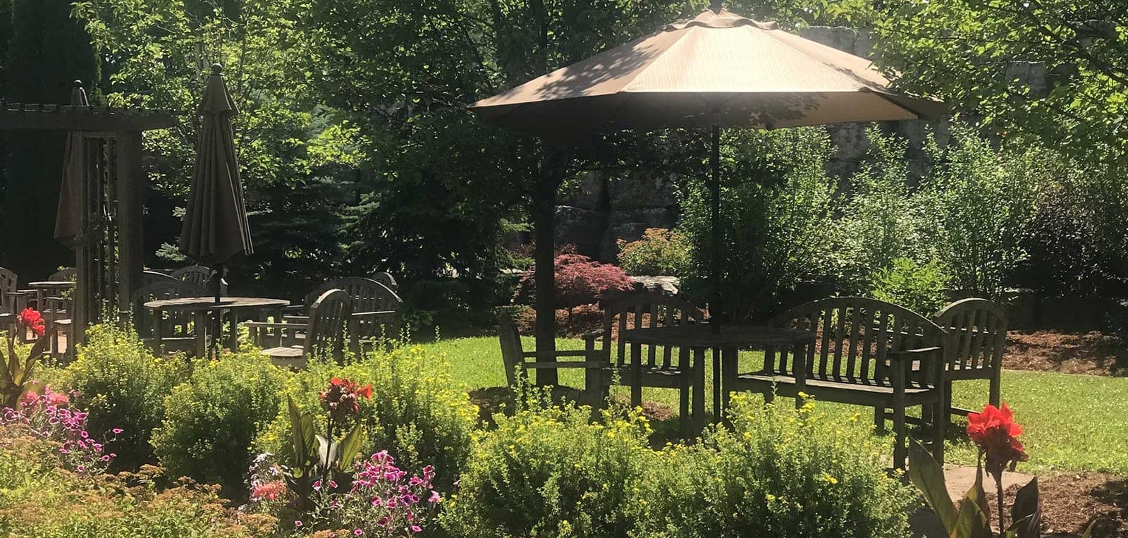 SeniorHome.ca - IDLEWYLD MANOR