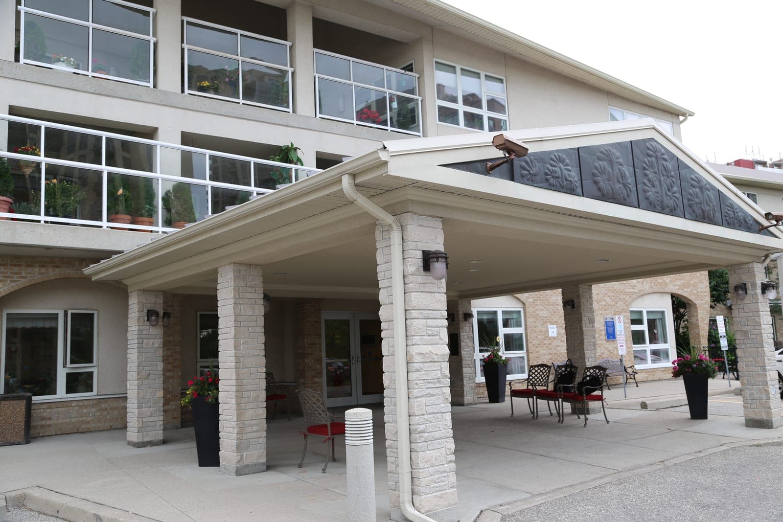 SeniorHome.ca - LABDARA LITHUANIAN NURSING HOME