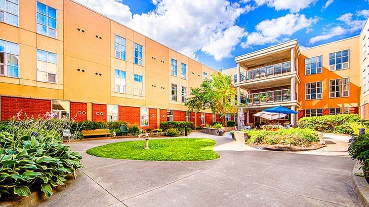 SeniorHome.ca - MAPLE GROVE COMMUNITY