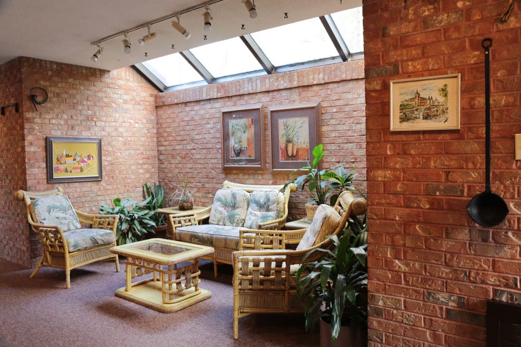 SeniorHome.ca - TYNDALL NURSING HOME