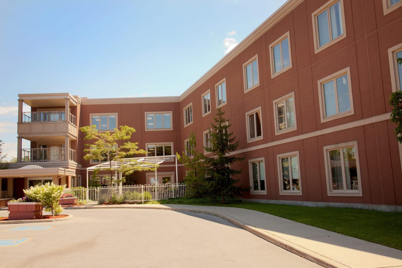 SeniorHome.ca - VISION '74 INC.