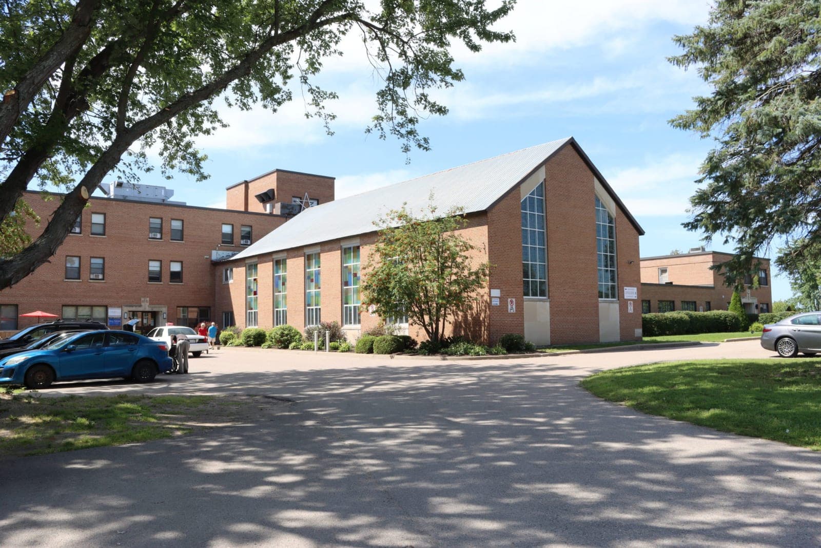 SeniorHome.ca - Carefor Mackay Centre
