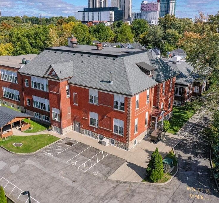SeniorHome.ca - Cavendish Manor Residence