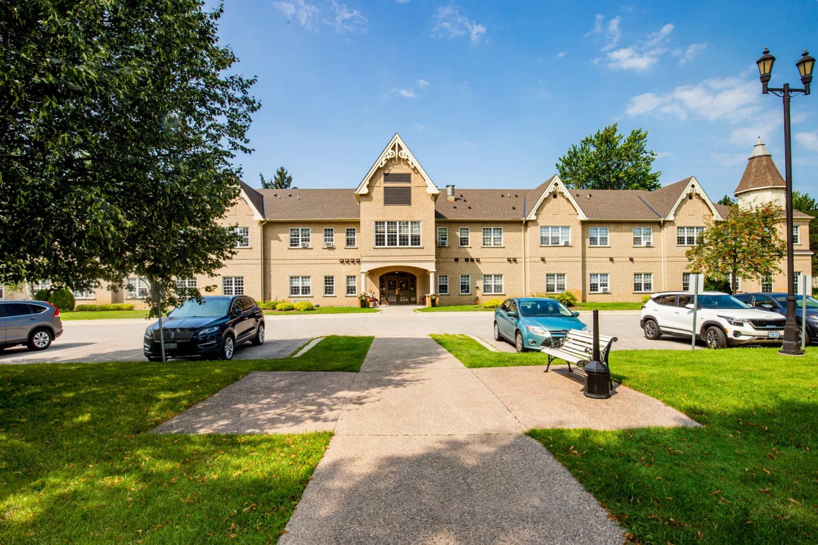 SeniorHome.ca - Chartwell Anne Hathaway Retirement Residence