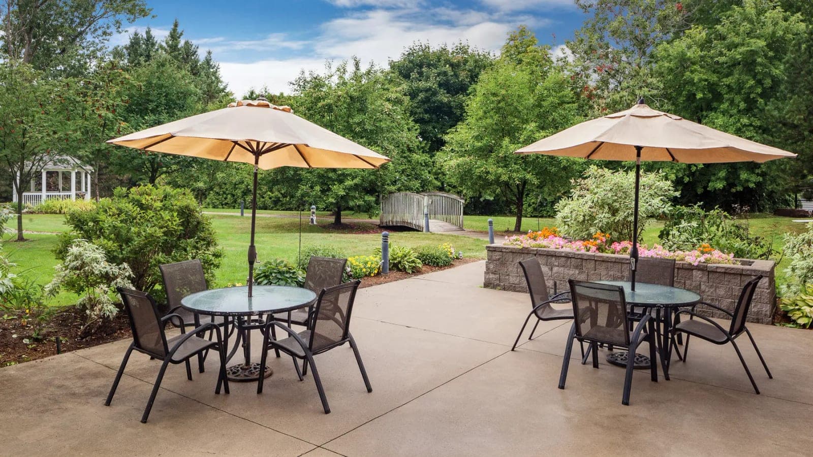 SeniorHome.ca - Chartwell Barton Retirement Residence