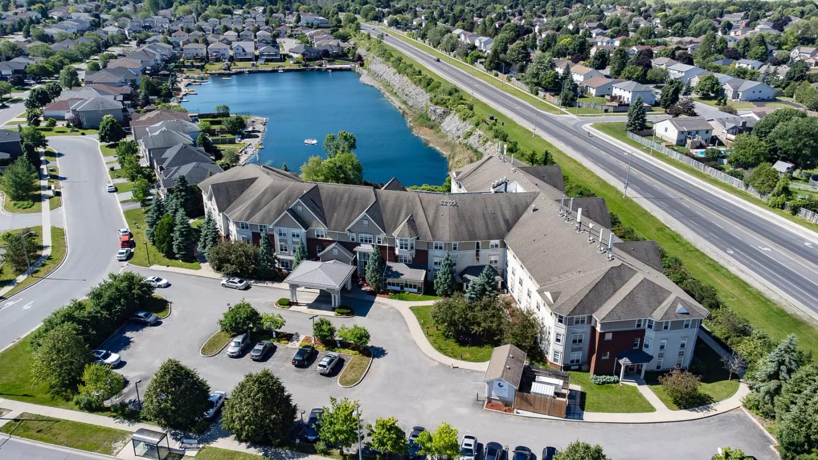 SeniorHome.ca - Chartwell Conservatory Pond Retirement Residence