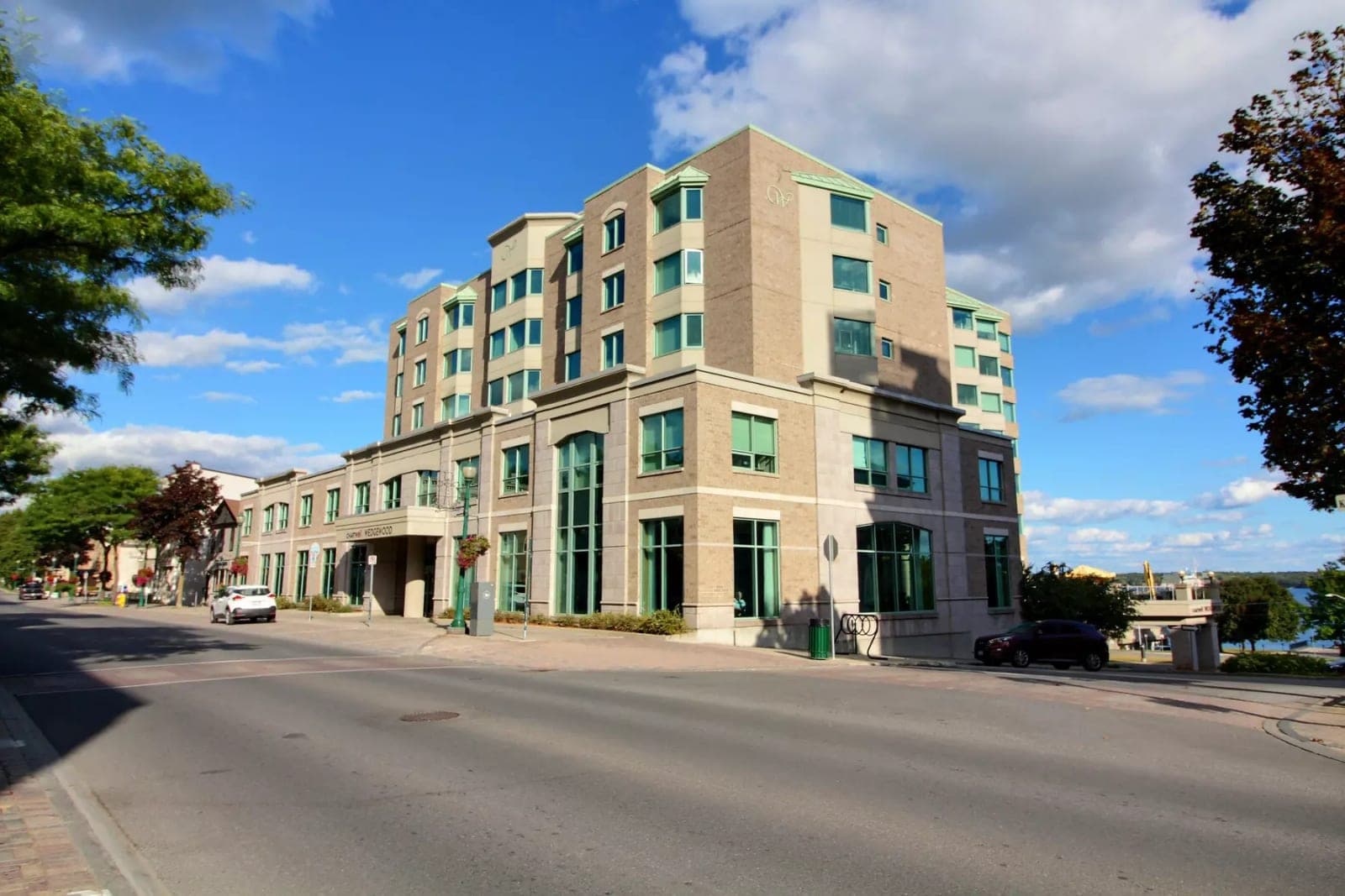 SeniorHome.ca - Chartwell Wedgewood Retirement Residence
