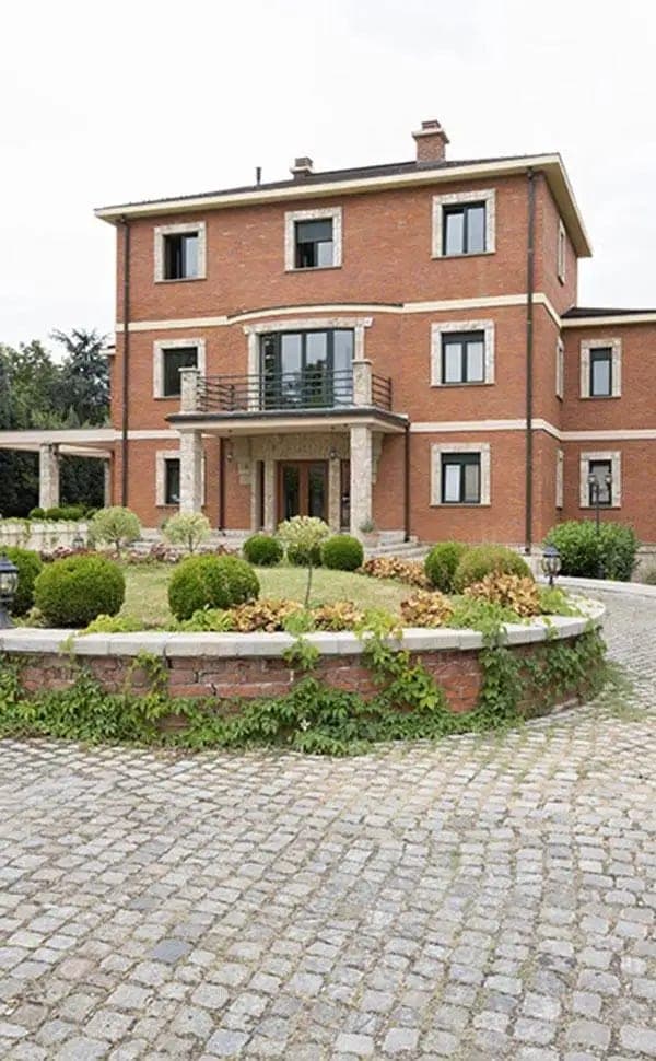 SeniorHome.ca - Country Manor Retirement Home