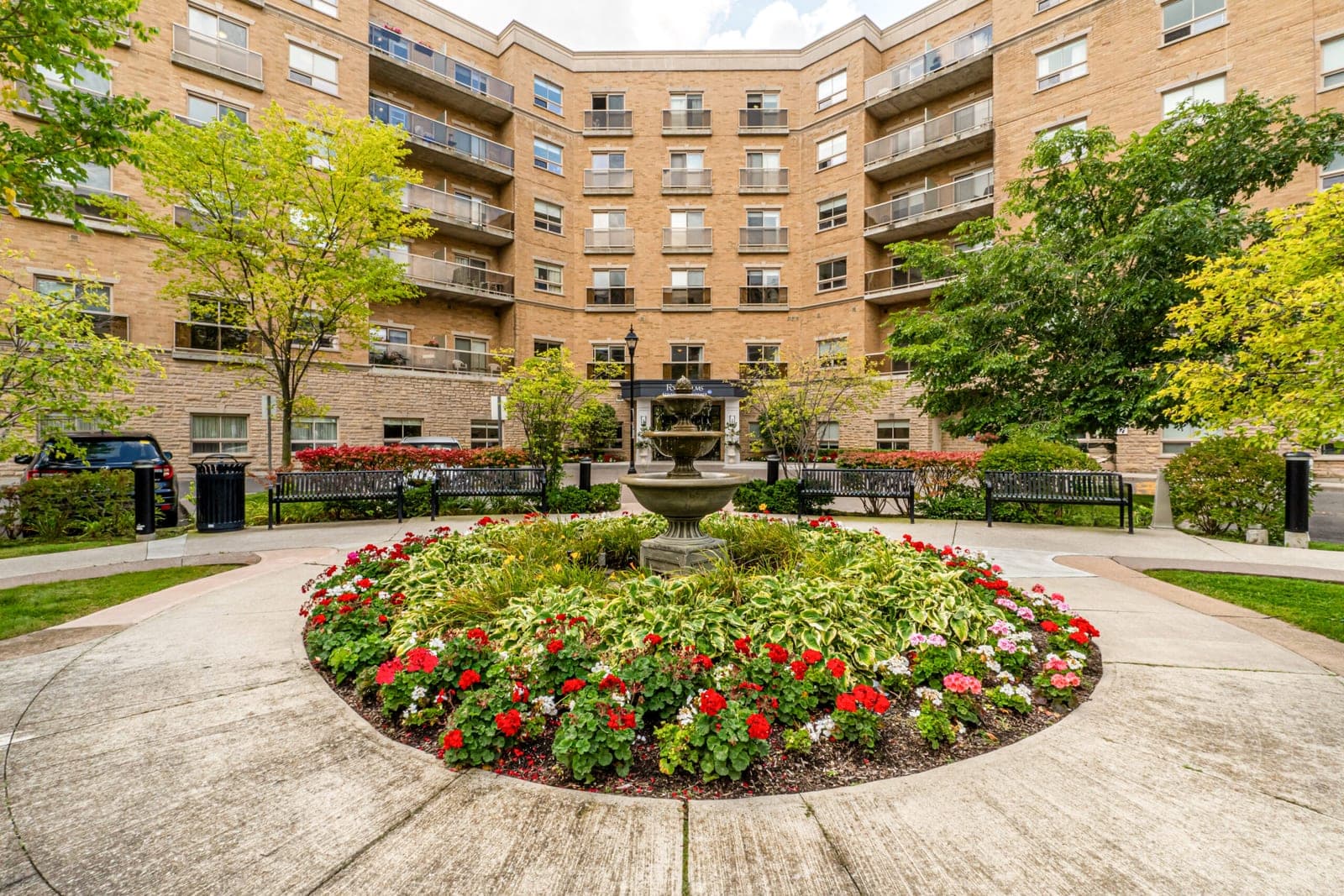 SeniorHome.ca - Four Elms Retirement Residence