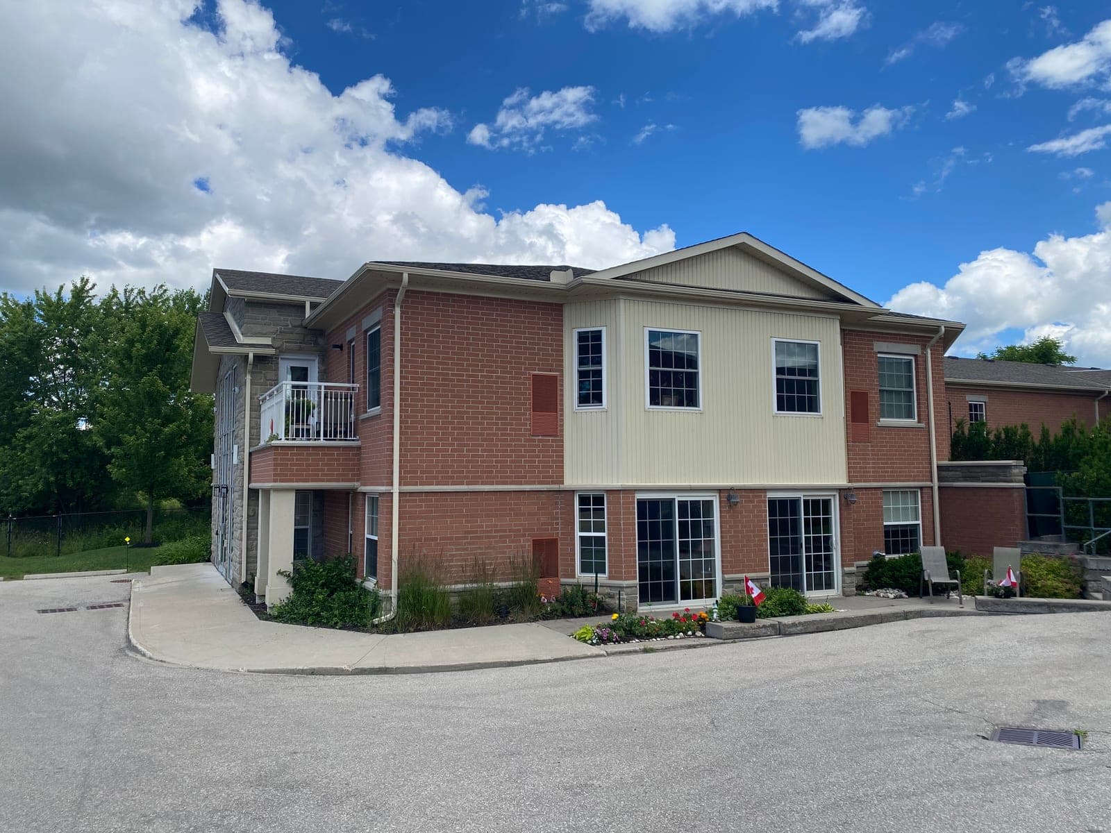 SeniorHome.ca - Highland Manor Retirement Lodge