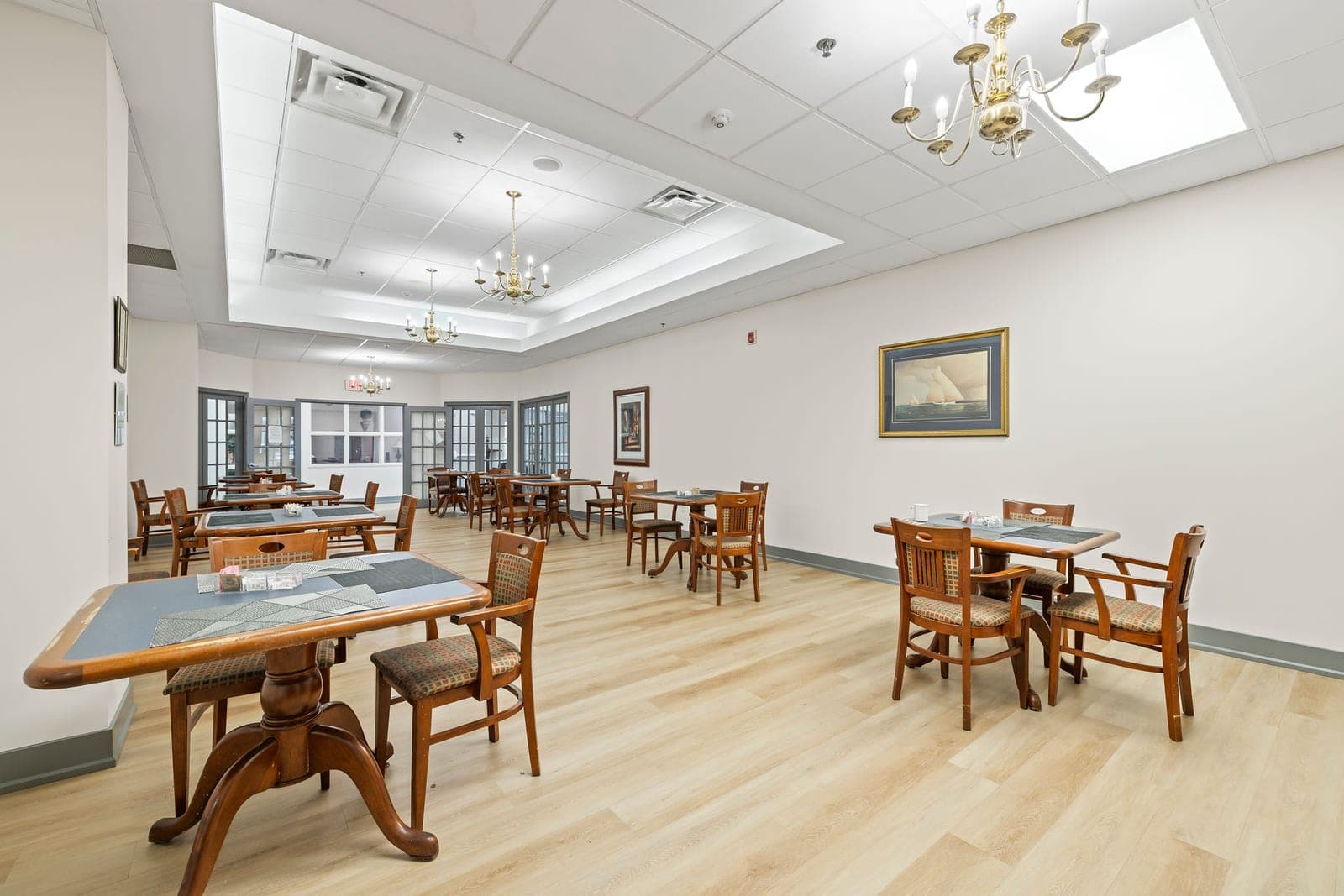 SeniorHome.ca - Kingsberry Place Seniors Residence