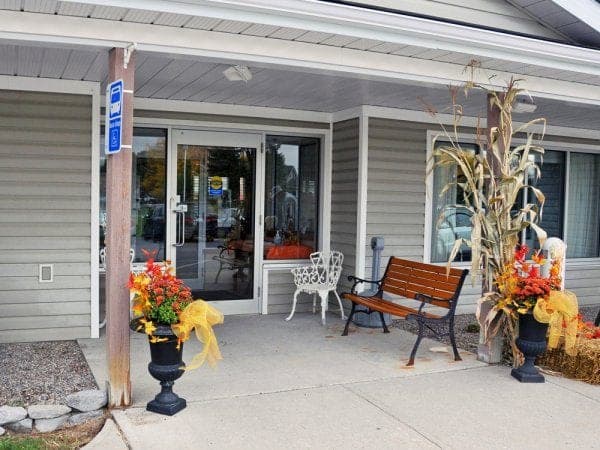 SeniorHome.ca - Lakeland Village
