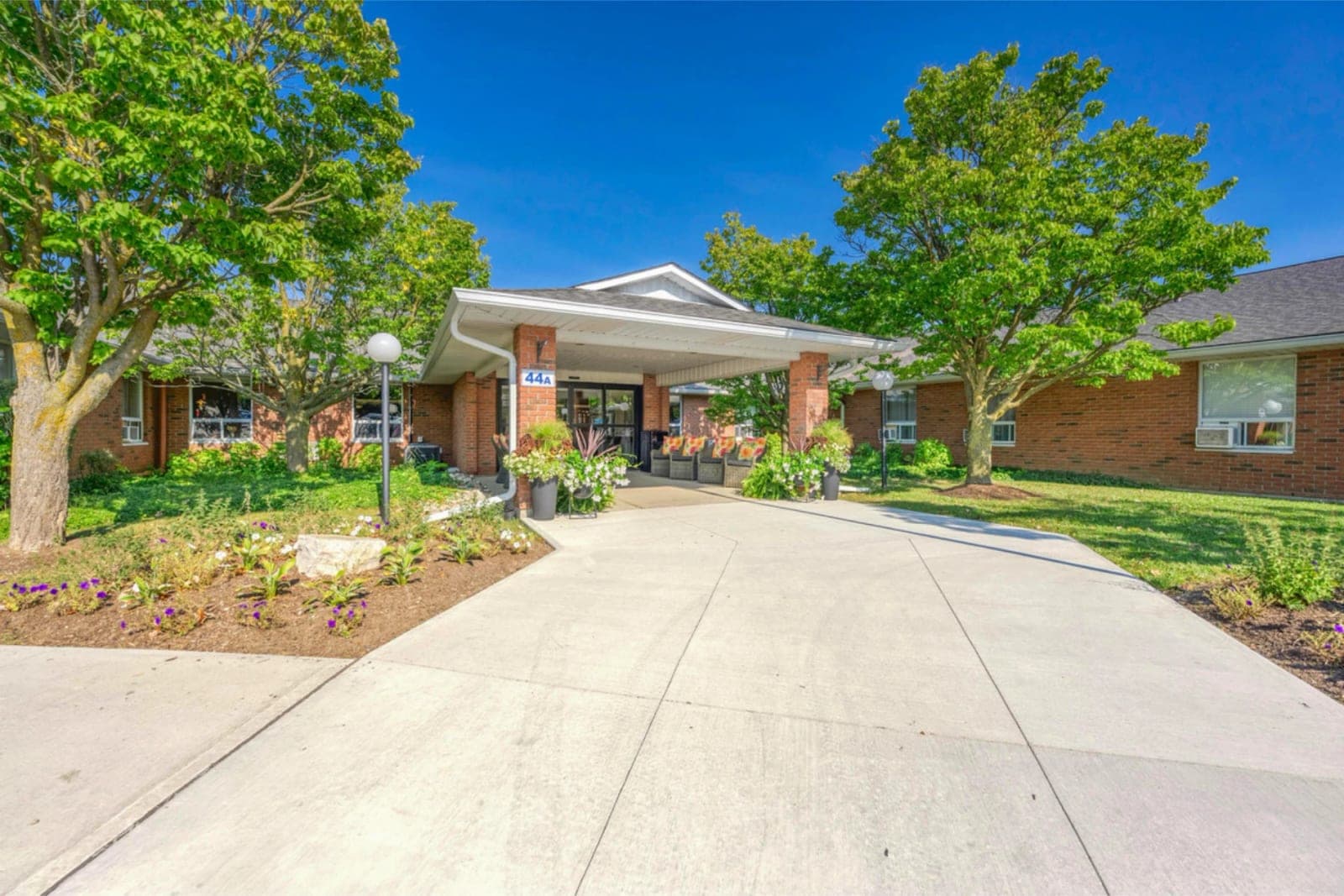SeniorHome.ca - Lanark Village