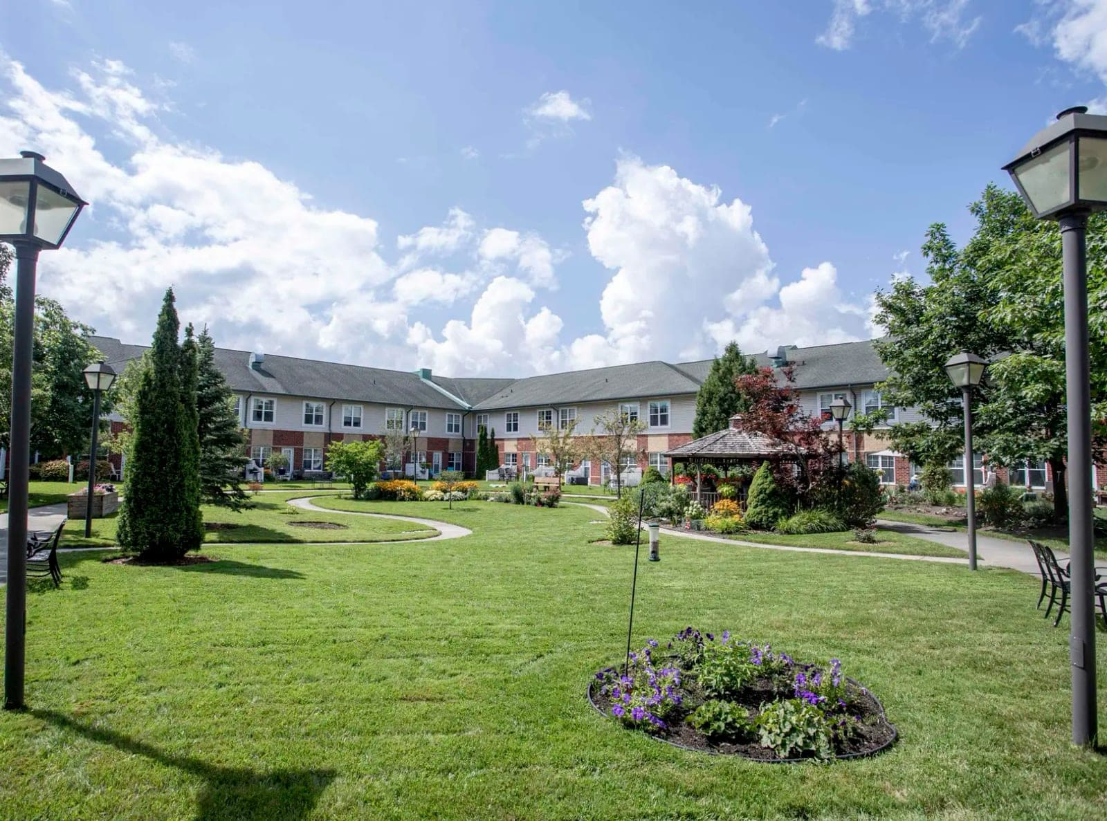 SeniorHome.ca - Longworth Retirement Residence