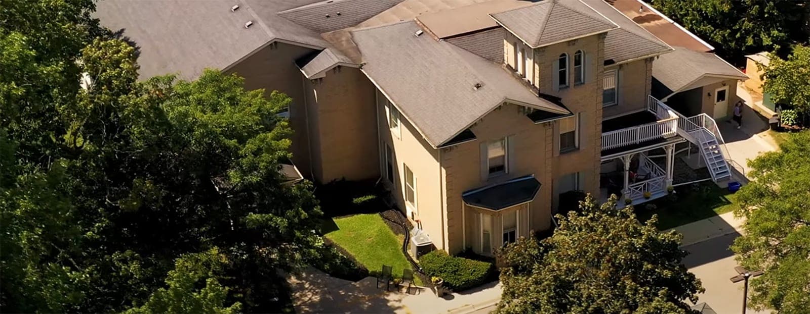 SeniorHome.ca - Oxford Manor Retirement Residence