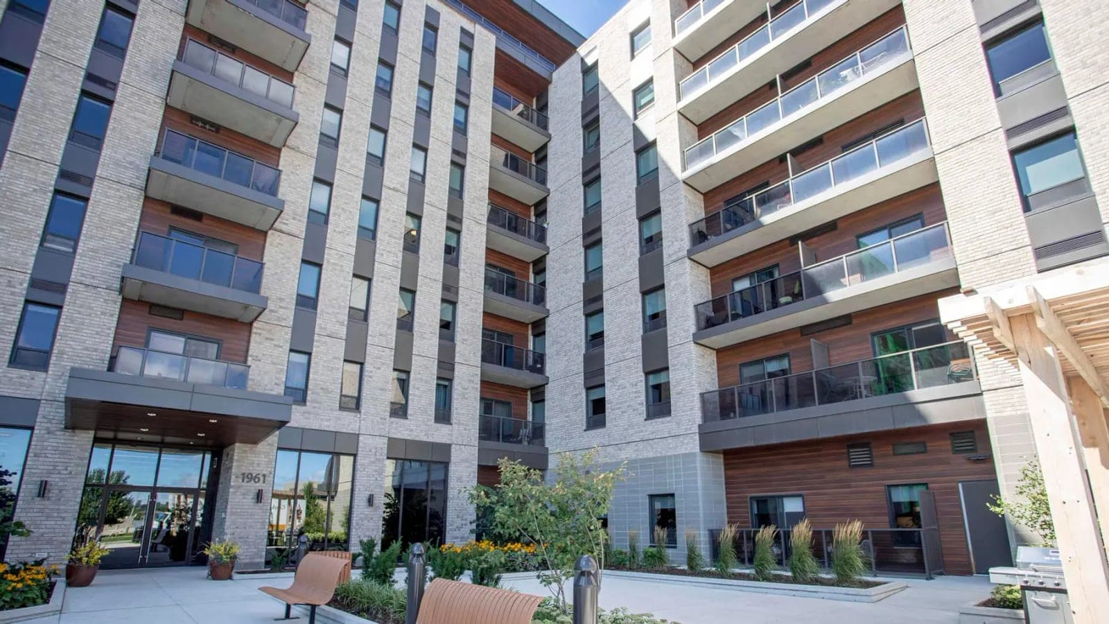 SeniorHome.ca - Riverstone Retirement Residence