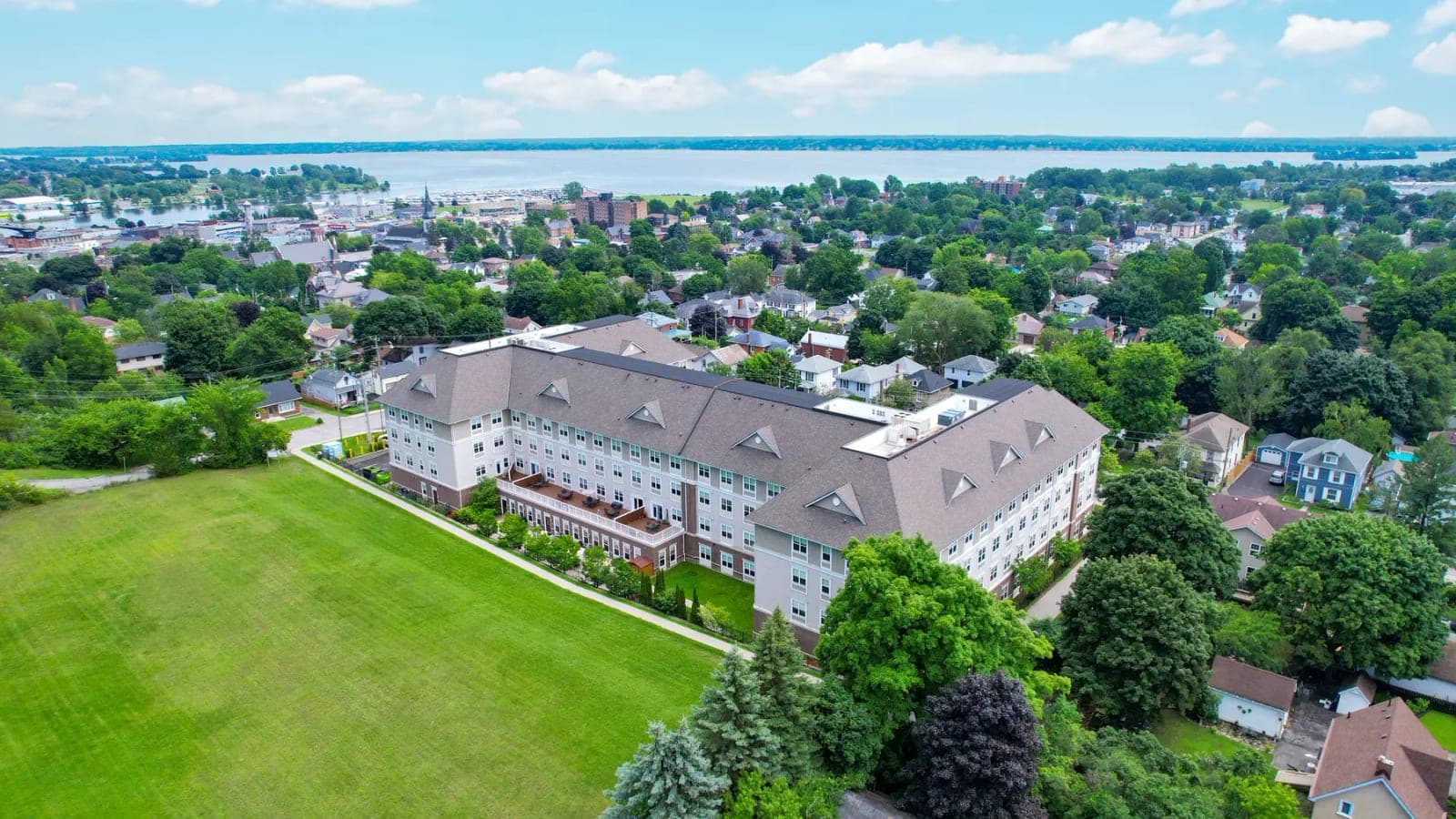 SeniorHome.ca - Seasons Dufferin Centre