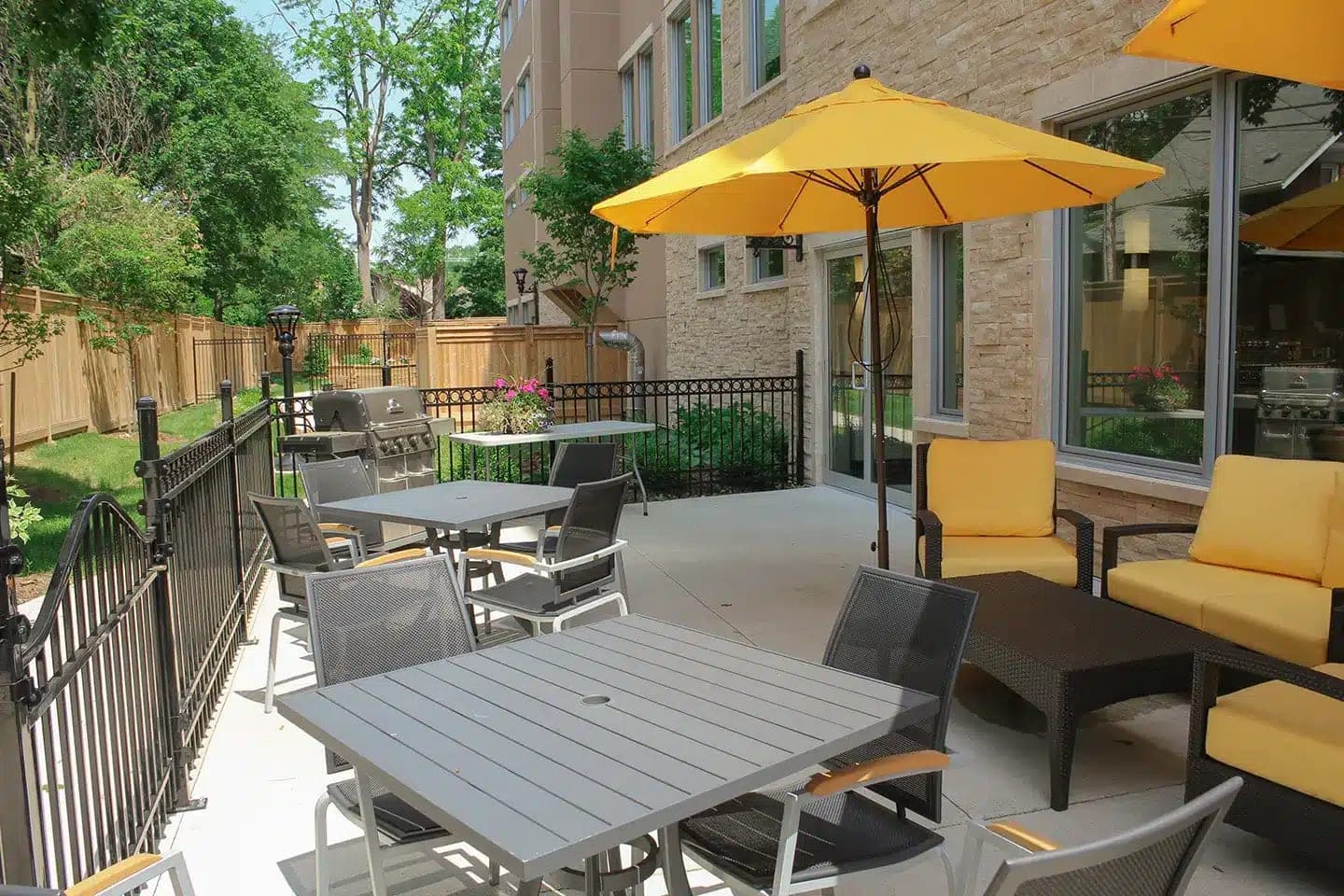 SeniorHome.ca - The Manor Village at London