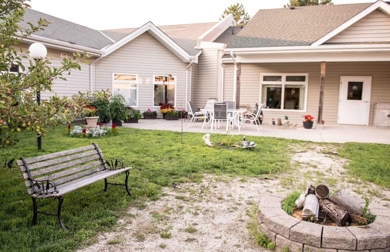 SeniorHome.ca - Tiverton Park Manor