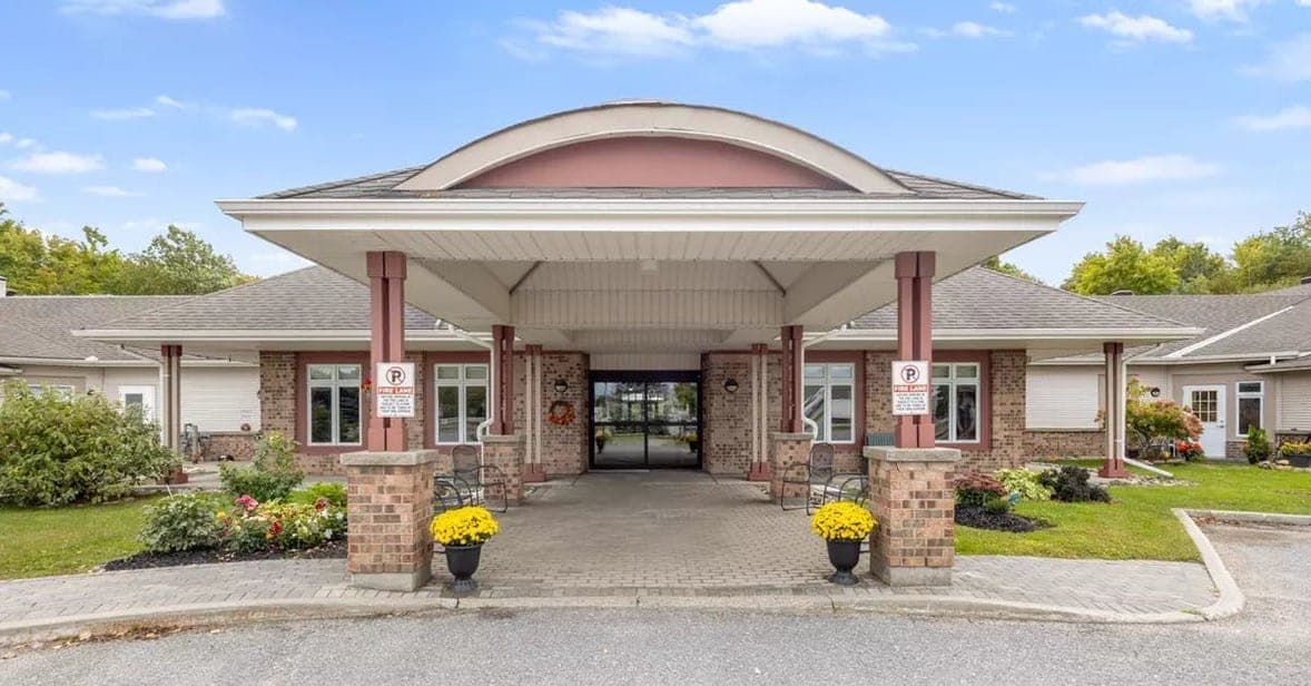 SeniorHome.ca - Van Horne Manor