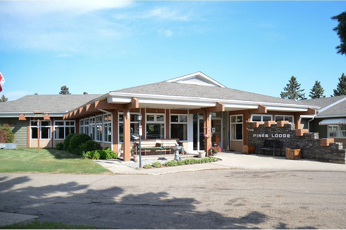 SeniorHome.ca - Pines Lodge
