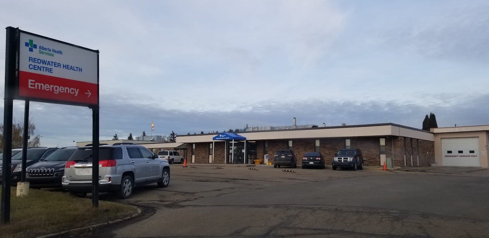 Redwater Health Centre (photo: Joe J, via Google)