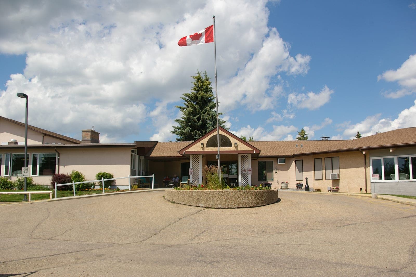 SeniorHome.ca - Lacombe Senior Citizens Lodge