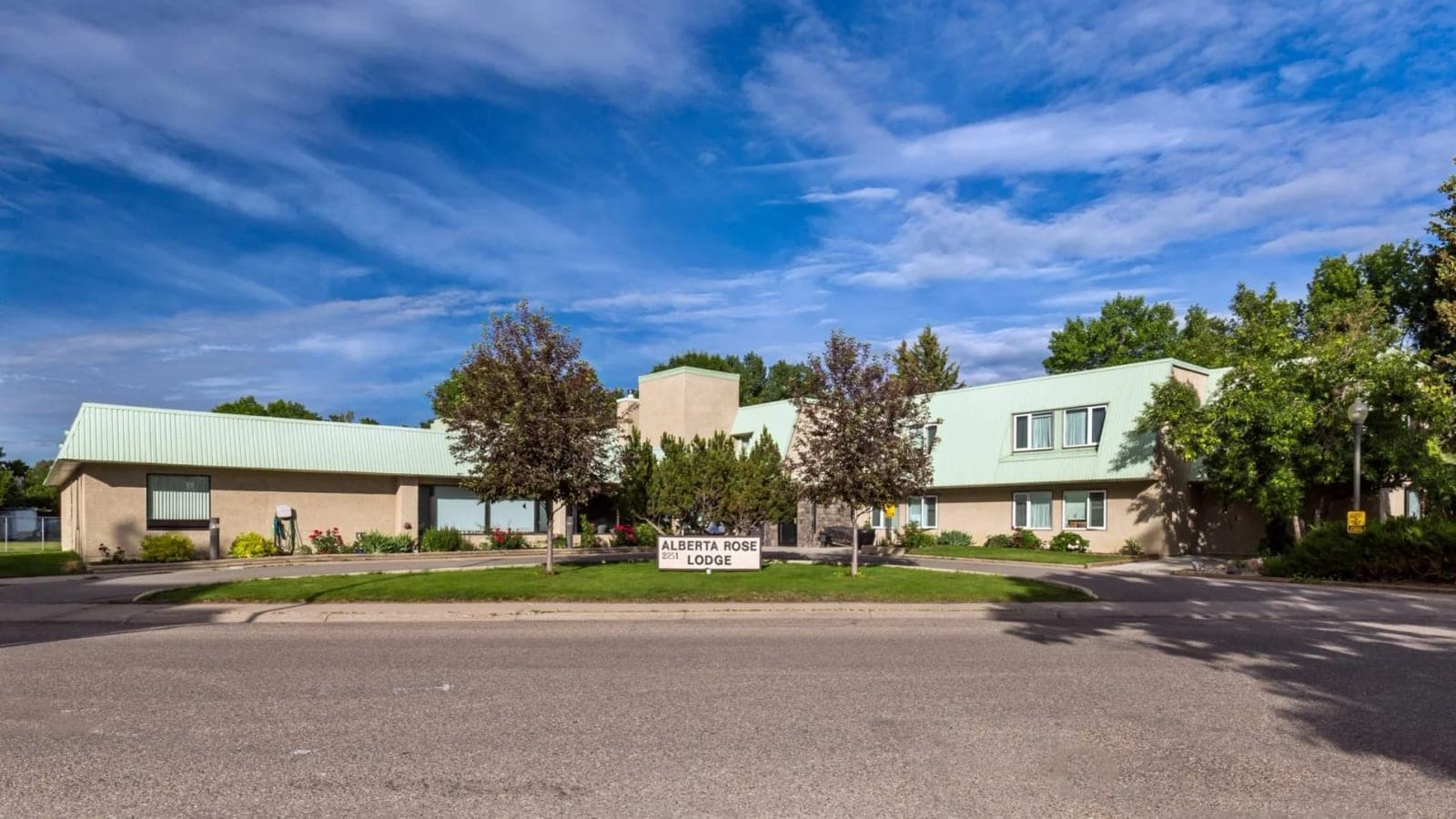 SeniorHome.ca - Alberta Rose Lodge