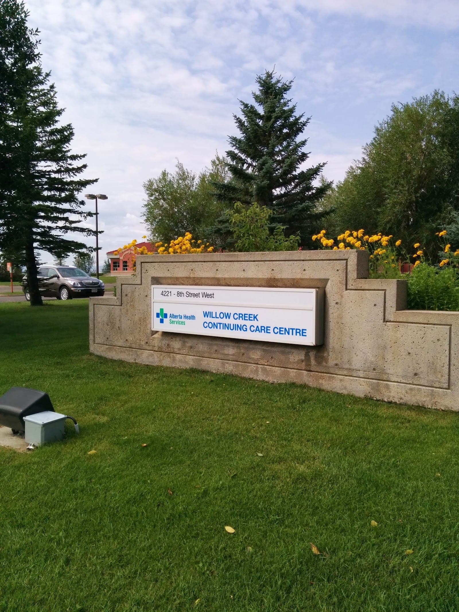 Willow Creek Continuing Care Centre (photo: Stephen Vermeulen, via Google)