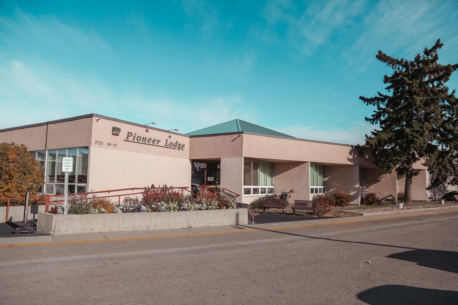 SeniorHome.ca - Pioneer Lodge