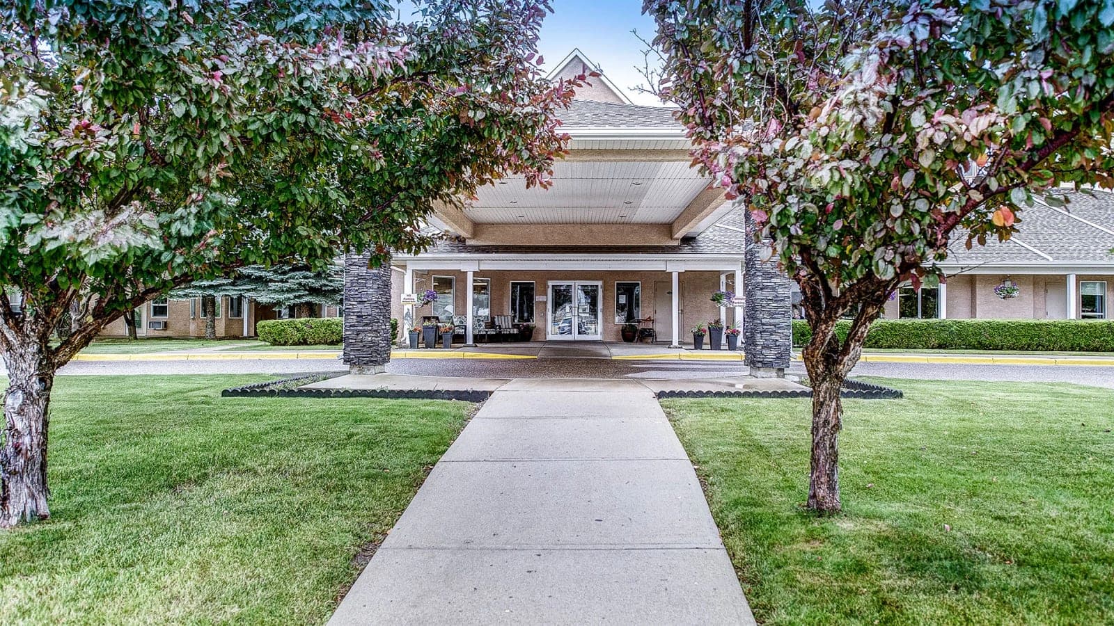 SeniorHome.ca - The Meadowlands Retirement Residence