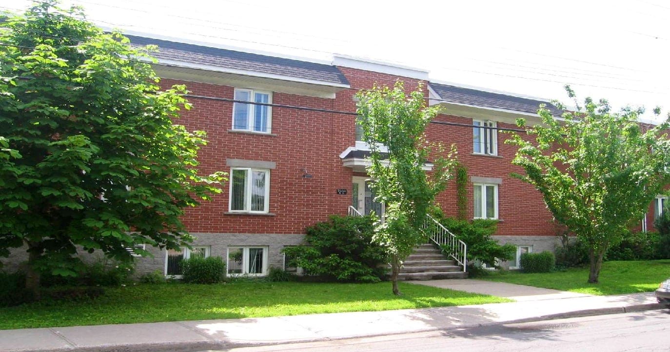 Résidence Du Quartier Longueuil (photo: quartierlongueuil@videotron.ca, via Google)