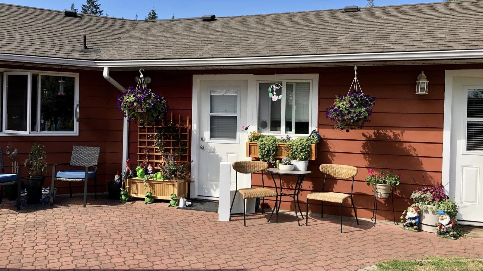 SeniorHome.ca - Redwood Residence