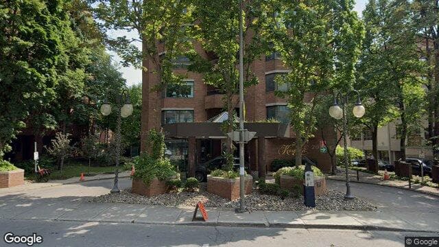 Place Kensington (Google Street View)
