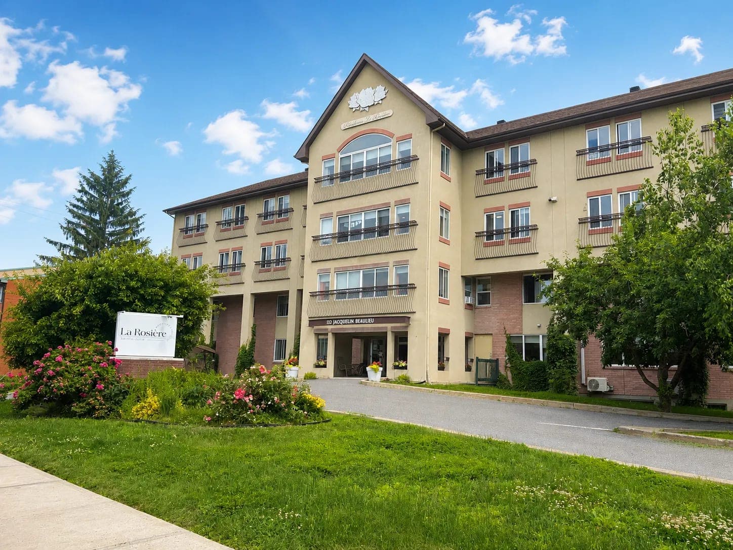 SeniorHome.ca - Résidence Rosière Sainte-Julie Inc.
