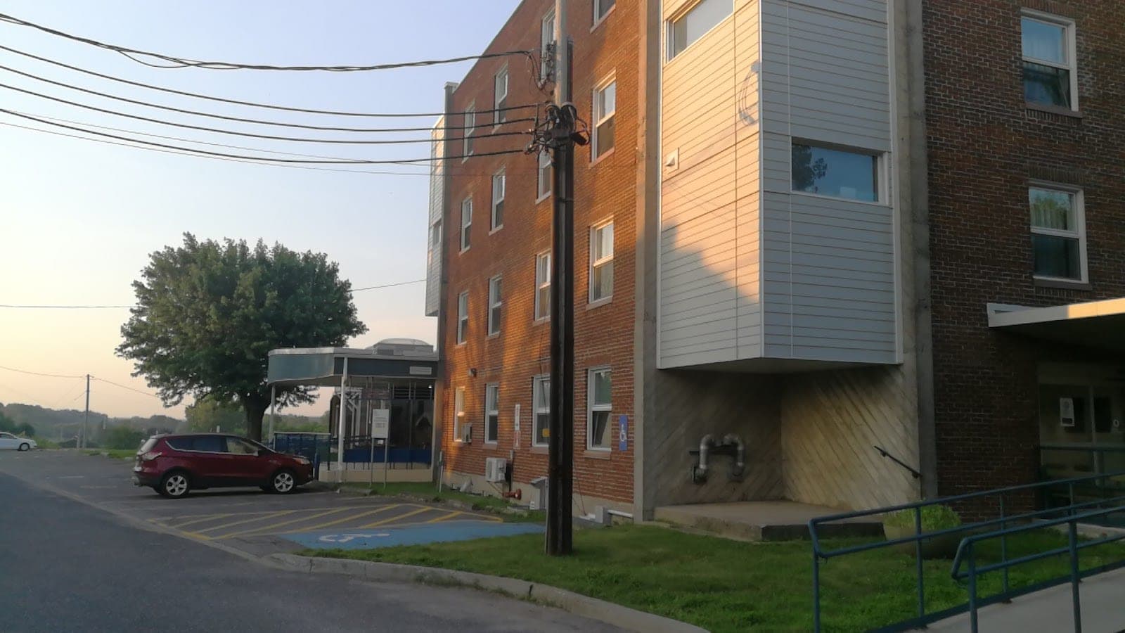 Centre d'Hébergement et Clsc Lucien-Shooner (photo: Karl Prescott, via Google)