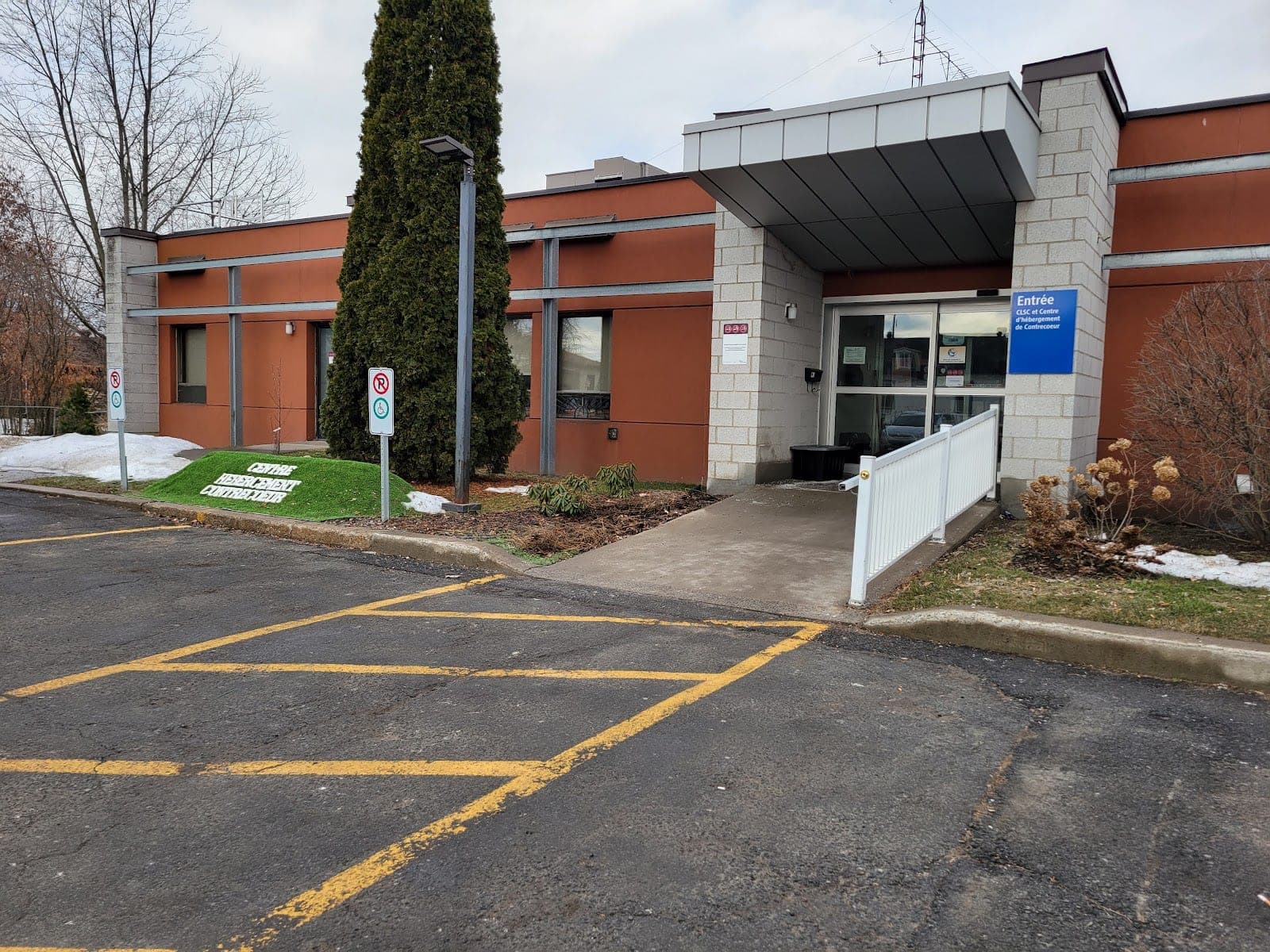 Clsc et Centre d'Hébergement Contrecoeur (photo: Alicia S, via Google)