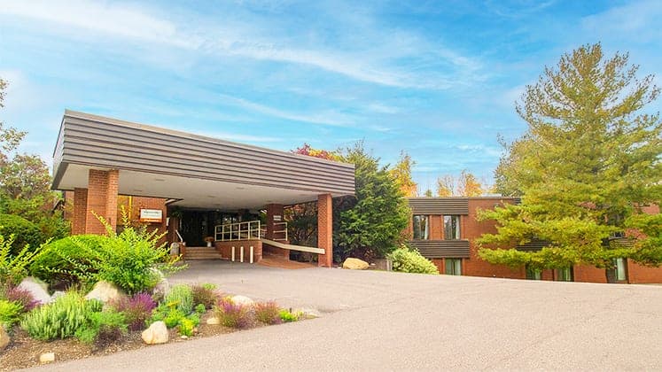 SeniorHome.ca - Sienna Senior Living